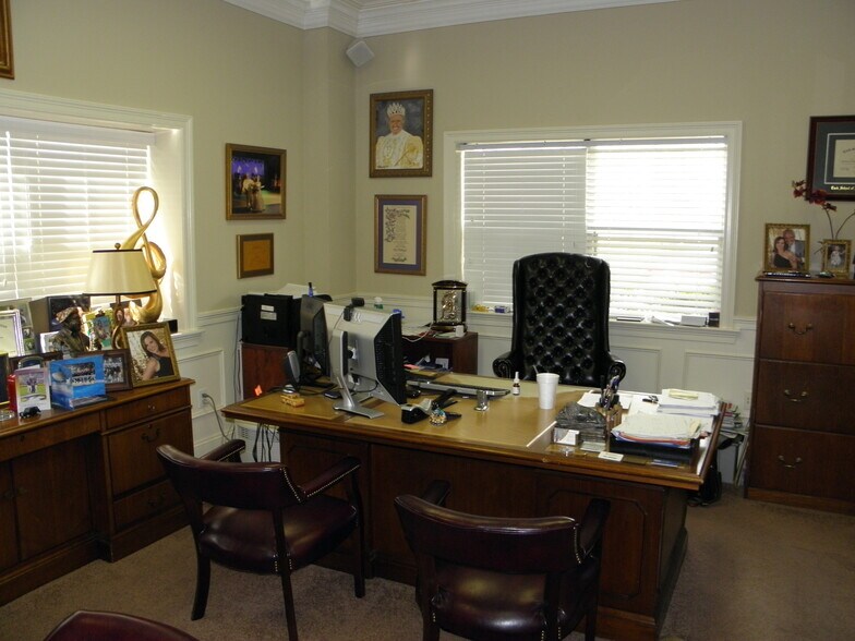 More Photos Of 1710 Orleans St, Mandeville Office For Sale
