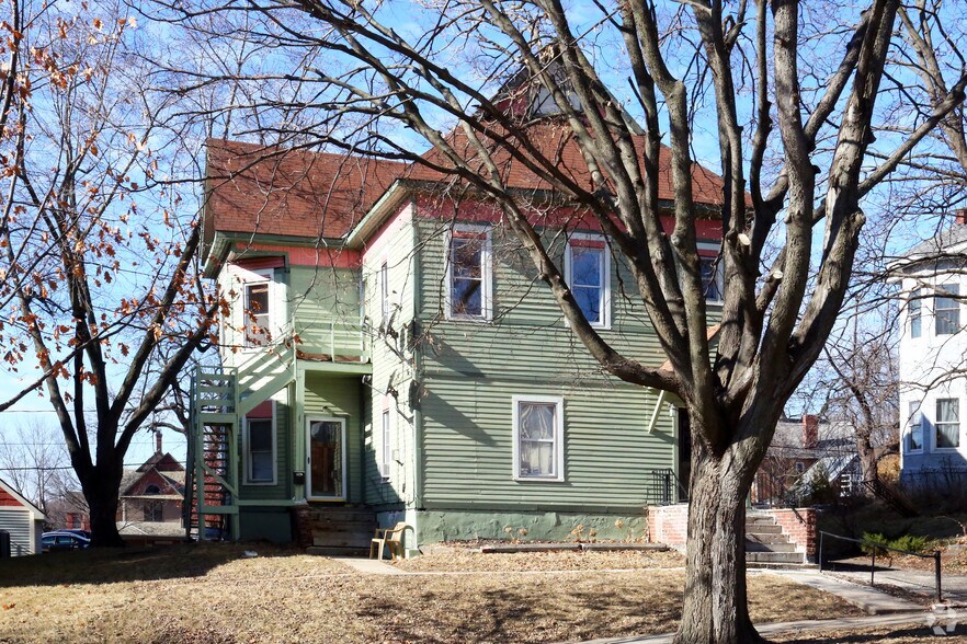 More Photos Of 658 18th St, Des Moines Apartments For Sale