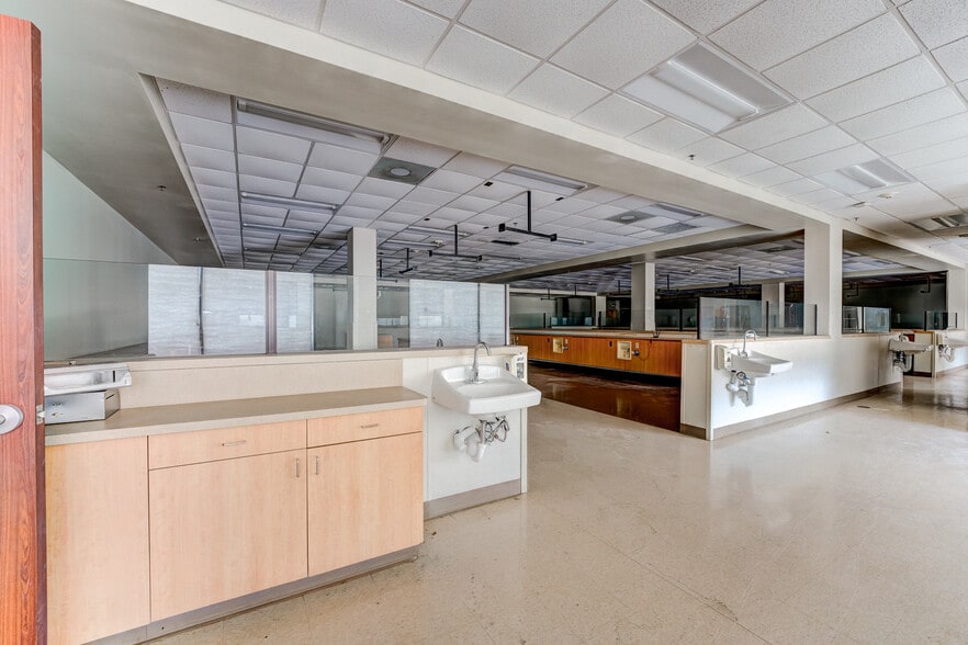 More Photos Of 324 Fm-1960 Rd, Houston General Retail For Sale