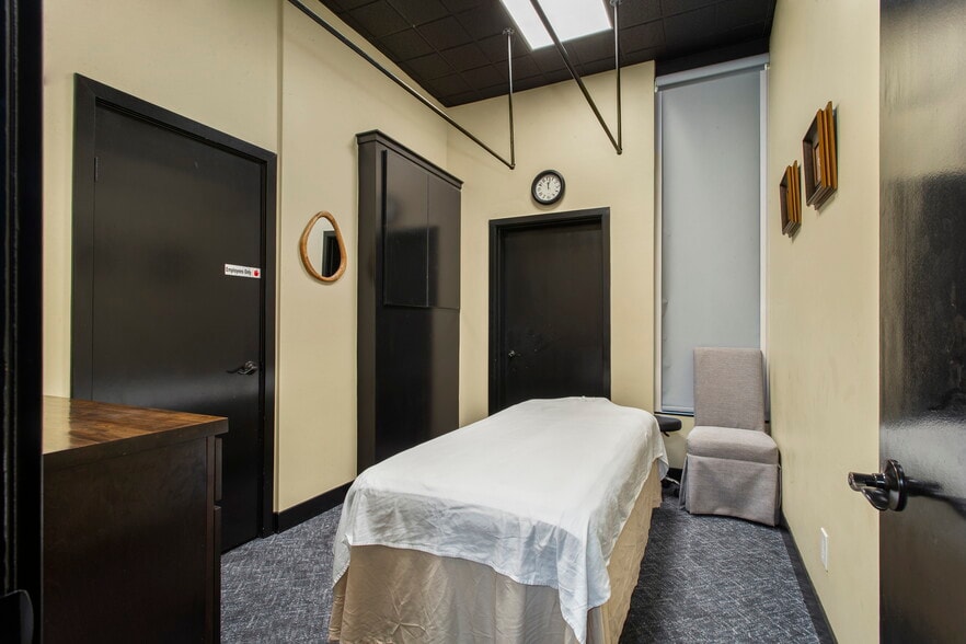 More Photos Of 15390 SW 116th Ave, Portland Medical For Sale
