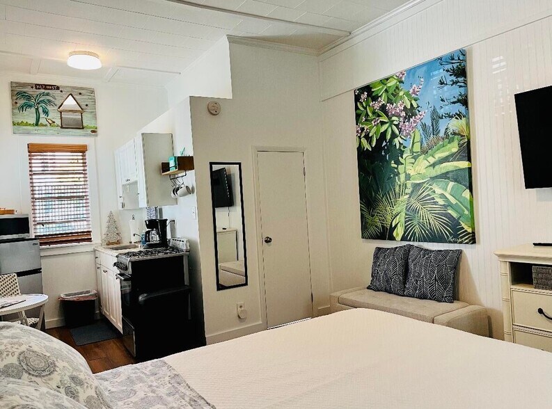 More Photos Of 1122 Simonton St, Key West Apartments For Sale