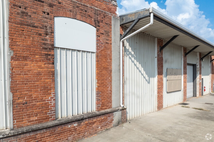 More Photos Of 1 Johnson St, Cartersville Warehouse For Lease