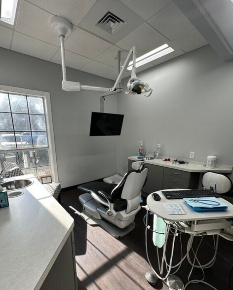 More Photos Of 12335 Hymeadow Dr, Austin Office For Sale