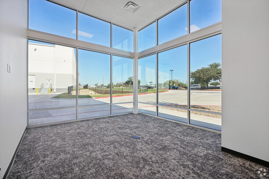More Photos Of 3210 N Central Expy, McKinney Unknown For Lease