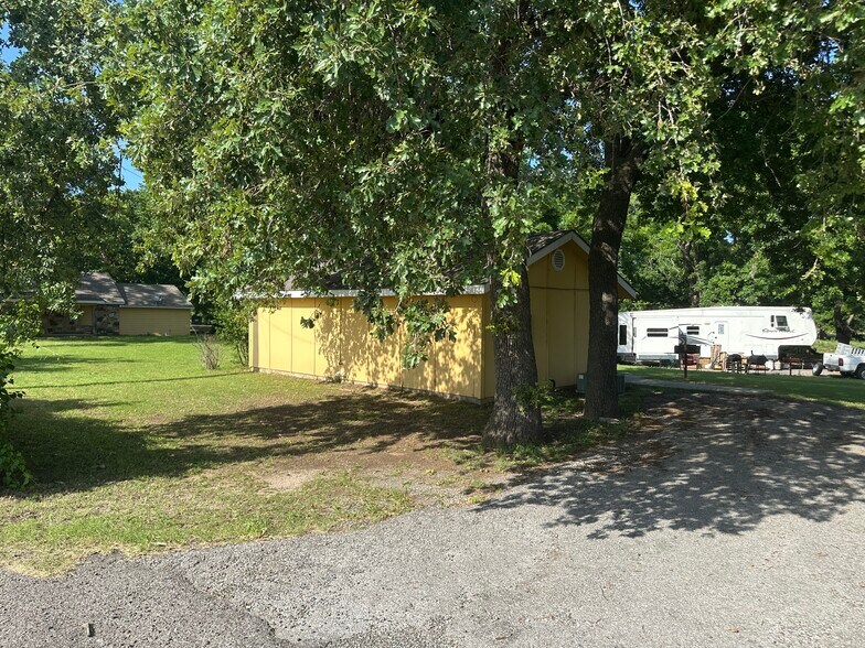 More Photos Of 2116 Highway 77 S, Davis Trailer Camper Park For Sale