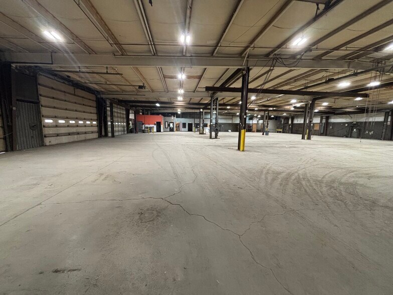 More Photos Of 800 Weston Ave, Kendallville Manufacturing For Lease