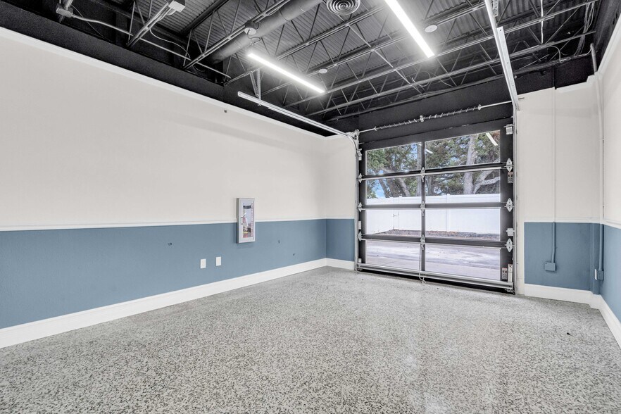 More Photos Of 417 8th St W, Bradenton Flex For Lease