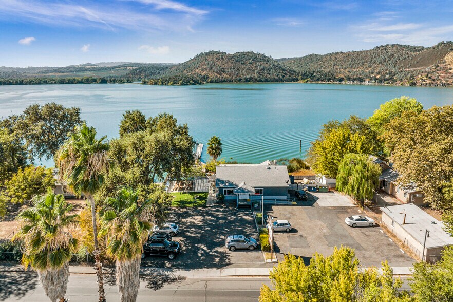 More Photos Of 14625 Lakeshore Dr, Clearlake Restaurant For Sale