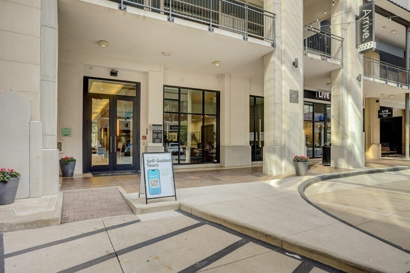 More Photos Of 2800 Kirby Dr, Houston Apartments For Lease