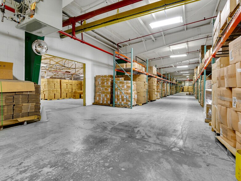 More Photos Of 16 Swamscott St, Newfields Warehouse For Lease