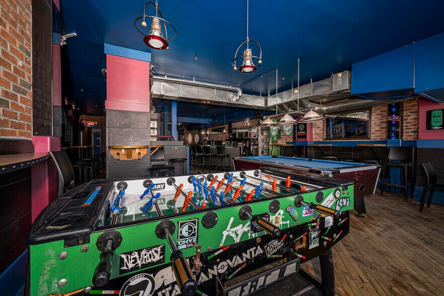 More Photos Of 291 Rue De Saint-Vallier E, Québec Office For Sale