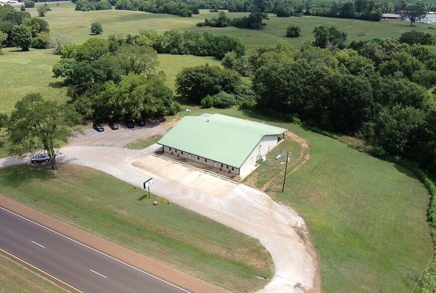 More Photos Of 37252 US Highway 69 N, Jacksonville Veterinarian Kennel For Sale