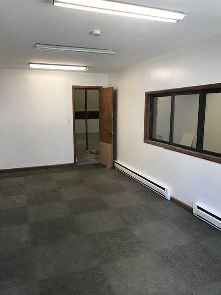 More Photos Of 130 Lenox Ave, Stamford Warehouse For Sale