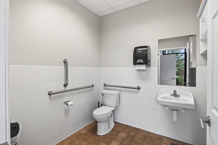More Photos Of 1063-1123 Weir Dr, Woodbury Medical For Sale