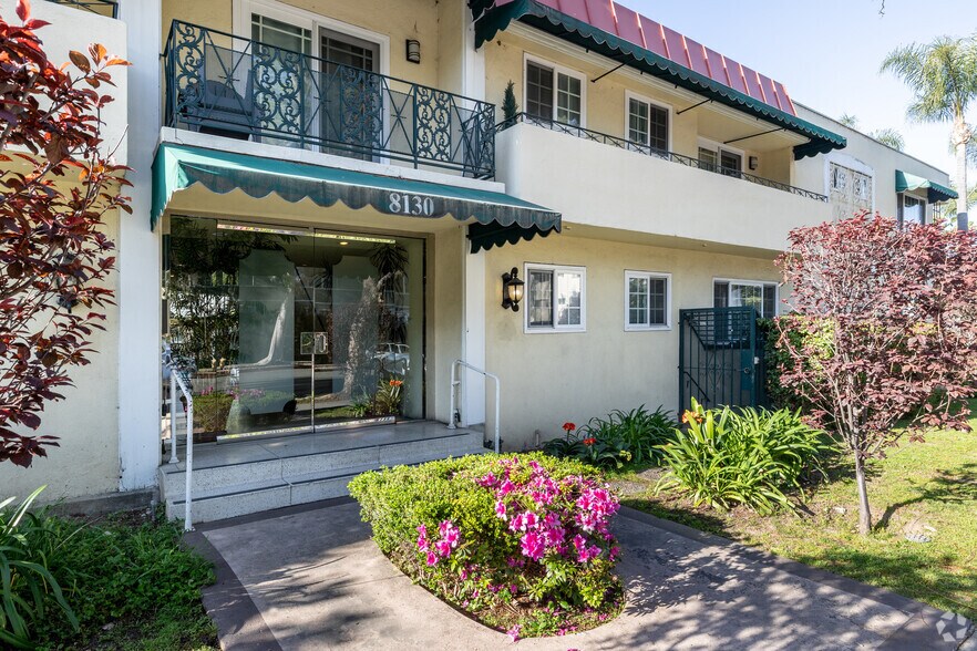 More Photos Of 8130 Norton Ave, West Hollywood Apartments For Sale