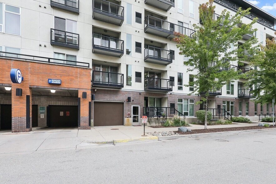 More Photos Of 2922 Aldrich Ave S, Minneapolis Apartments For Lease