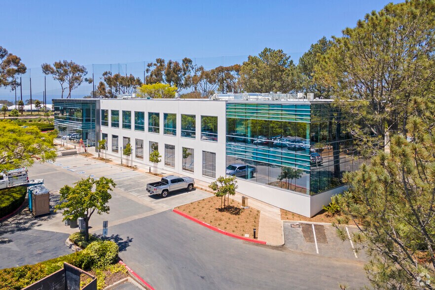 More Photos Of 11149 N Torrey Pines Rd, La Jolla Research And Development For Lease