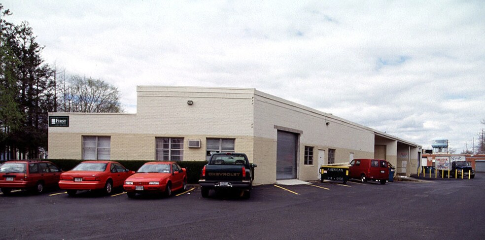 More Photos Of 201-223 Park Ave, Hicksville Warehouse For Lease