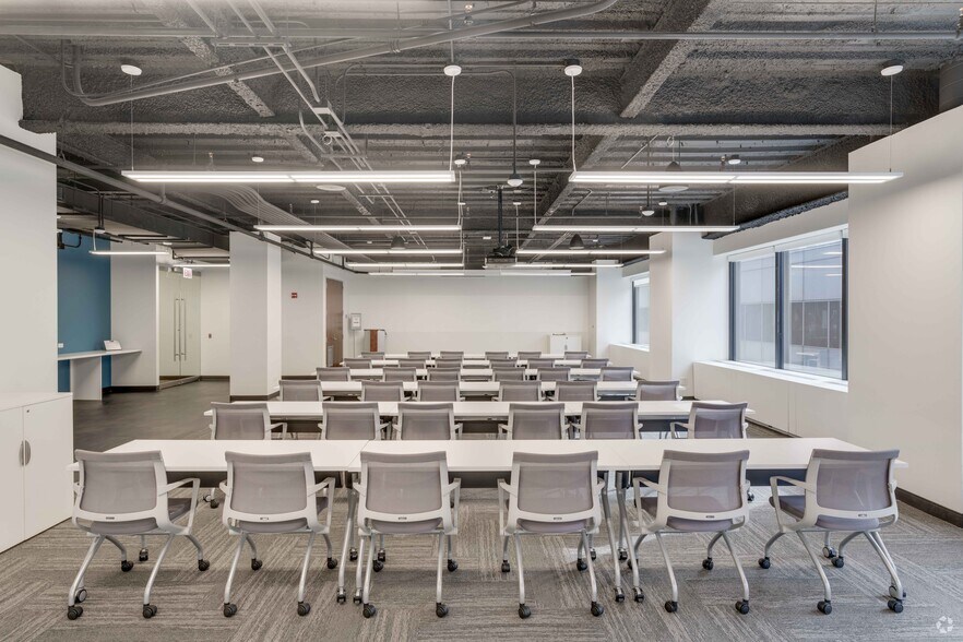 More Photos Of 30 N LaSalle St, Chicago Office For Lease