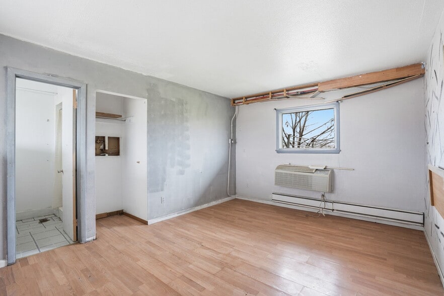 More Photos Of 1209 5th St, Tama Hotel For Sale