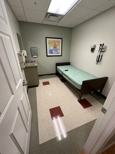 More Photos Of 1200-1620 W 75th St, Downers Grove Unknown For Lease