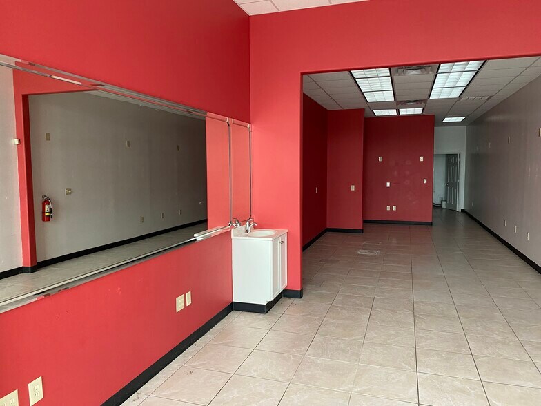 More Photos Of 402 S West Grand Pky, Katy Unknown For Lease