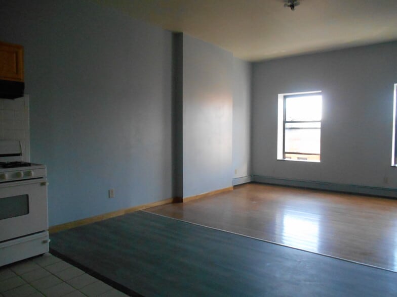 More Photos Of 358 Grove St, Jersey City Storefront Retail Residential For Lease