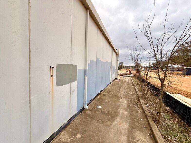 More Photos Of 321 N Interstate 35, Georgetown Restaurant For Sale