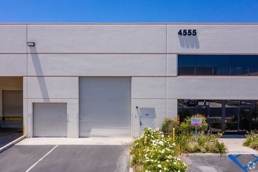 More Photos Of 4553-4557 Firestone Blvd, South Gate Light Manufacturing For Lease