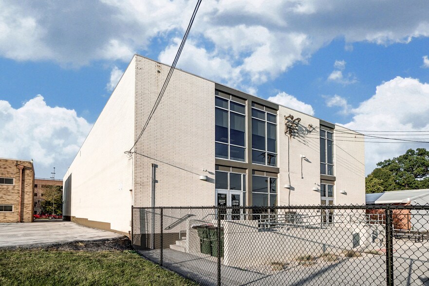 More Photos Of 675 W Market St, Lima Office For Sale