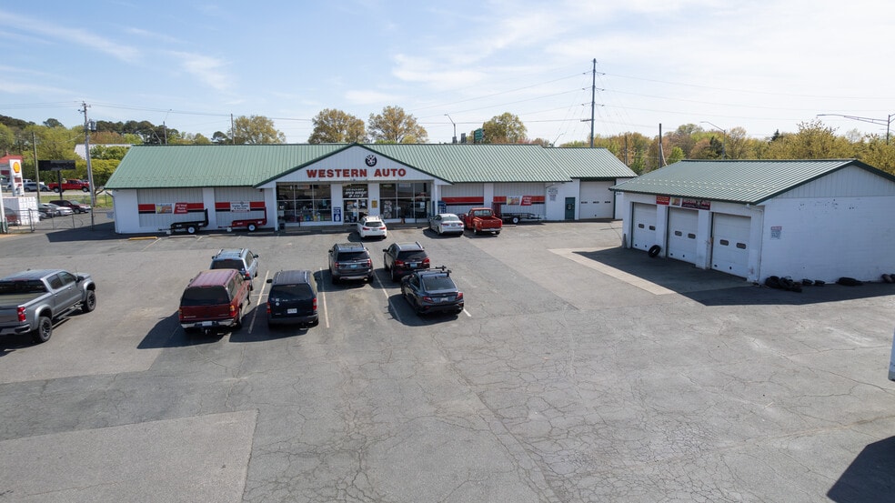 More Photos Of 1406 Main St, Stevensville Auto Dealership For Sale