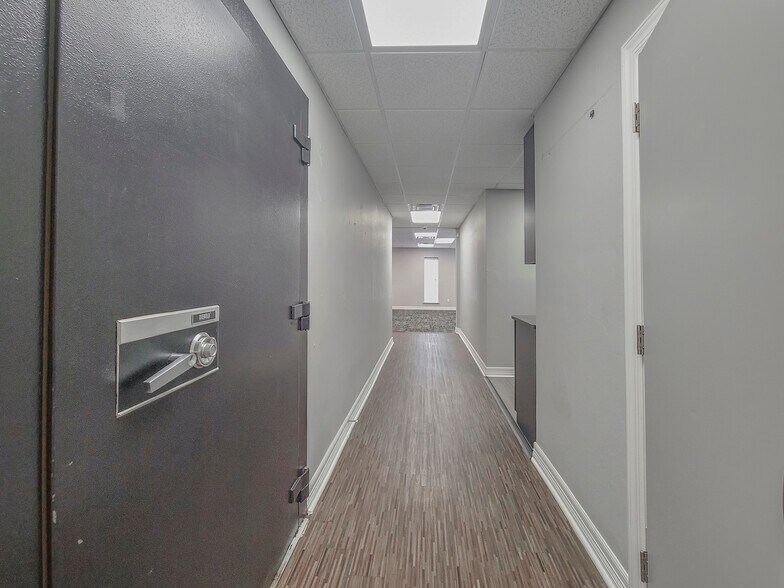 More Photos Of 6001 Nw Expressway, Oklahoma City Office For Sale