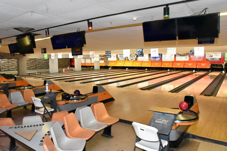 More Photos Of 11712 Hydetown Rd, Titusville Bowling Alley For Sale