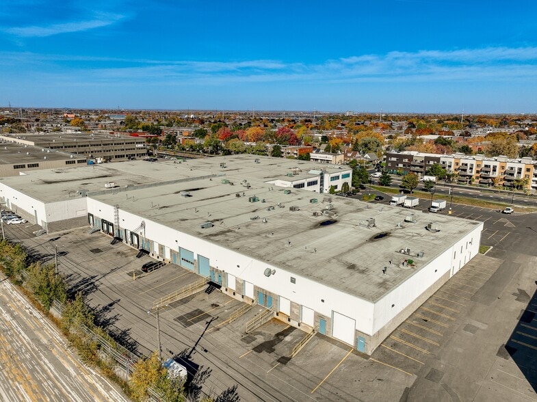 More Photos Of 8740-8878 Blvd Pie-IX, Montréal Warehouse For Lease