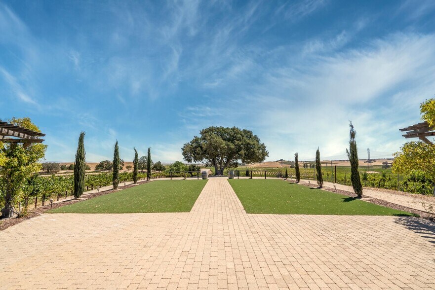 More Photos Of 4900 Union Rd, Paso Robles Winery Vineyard For Sale
