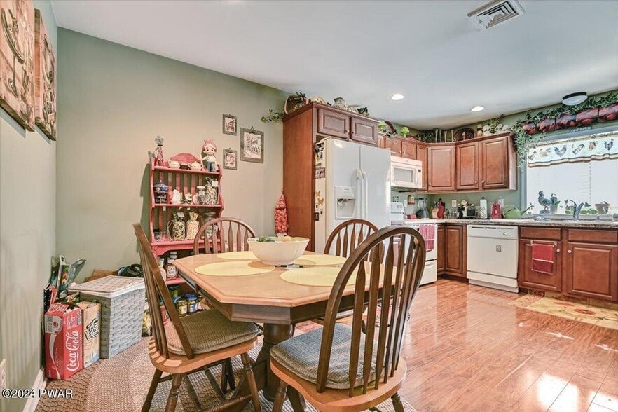 More Photos Of 186 Ledgedale Rd, Lake Ariel Apartments For Sale