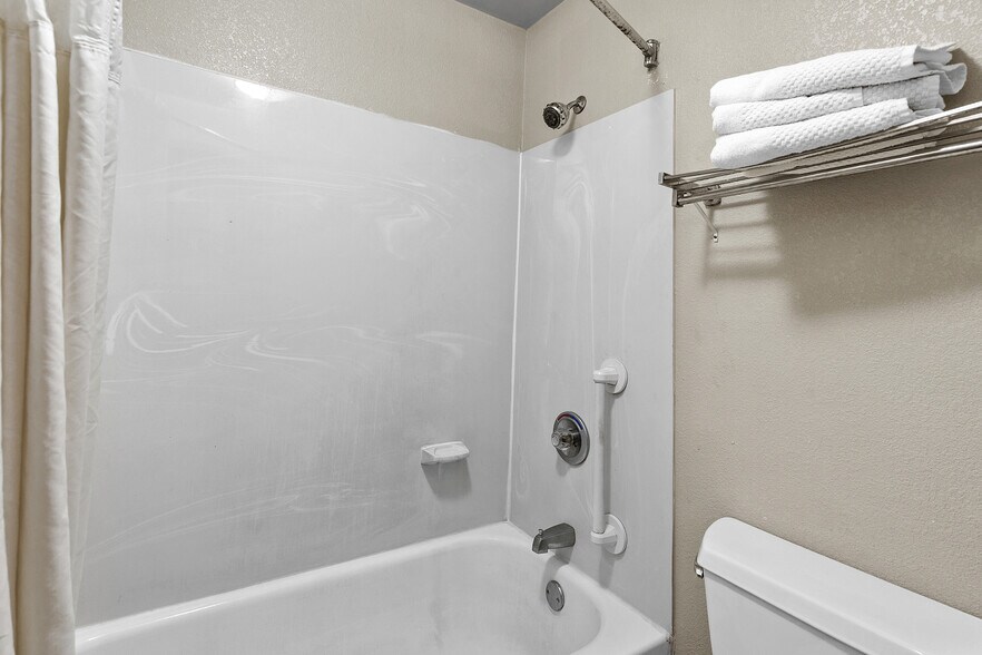 More Photos Of 155 Vulcan Rd, Birmingham Hotel For Sale