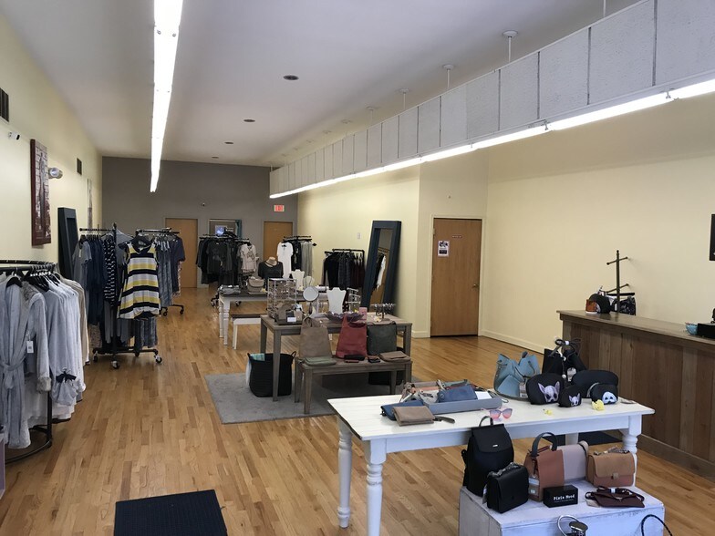 More Photos Of 5611 6th Ave, Kenosha Restaurant For Lease