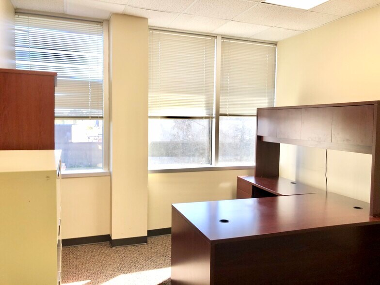 More Photos Of 3029 S Sherwood Forest Blvd, Baton Rouge Loft Creative Space For Lease