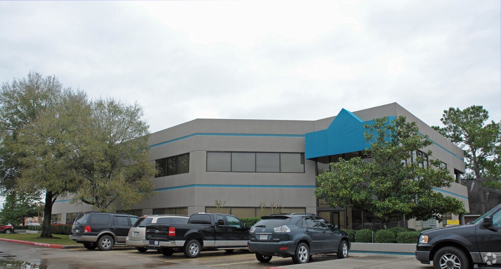 More Photos Of 211 E Parkwood Ave, Friendswood Office For Sale