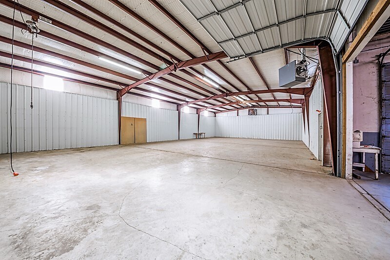 More Photos Of 730 E Eseco Rd, Cushing Warehouse For Sale