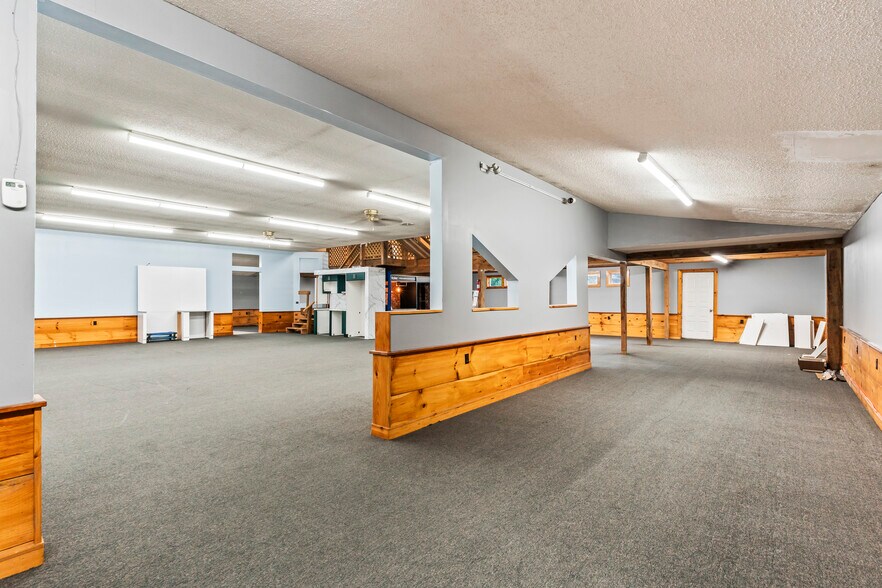 More Photos Of 680 Maine Ave, Farmingdale Storefront Retail Office For Lease