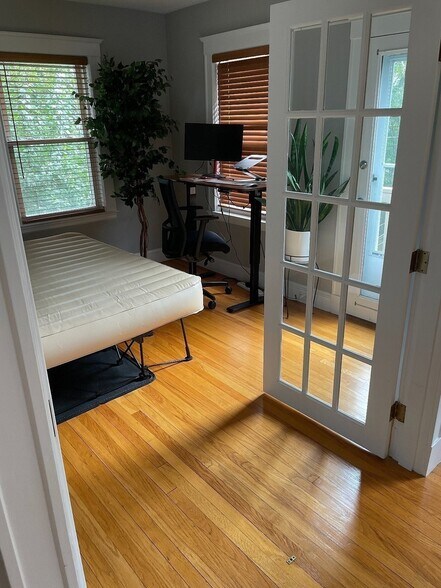 More Photos Of 132 Rawson Rd, Arlington Flex For Sale