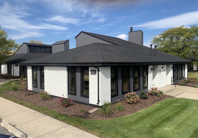 More Photos Of 17500-17516 S Carriageway Dr, Hazel Crest Office For Sale