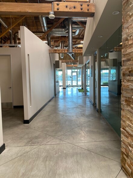 More Photos Of 1319-1321 W 11th St, Los Angeles Showroom For Lease