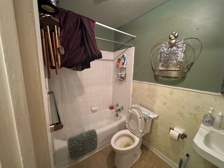 More Photos Of 300 Echols st, Prairie View Multifamily For Sale