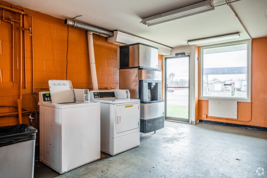 More Photos Of 4853 W Henrietta Rd, Henrietta Hotel For Sale