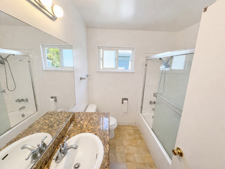 More Photos Of 2015 Hearst Ave, Berkeley Apartments For Sale