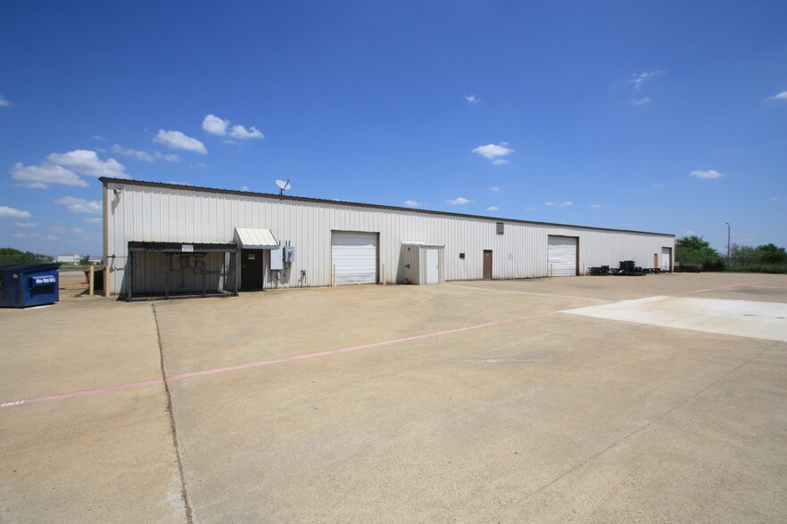 More Photos Of 225 Metro Dr, Terrell Unknown For Lease