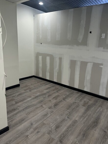 More Photos Of 51-59 Deer Park Ave, Babylon Storefront Retail Residential For Lease